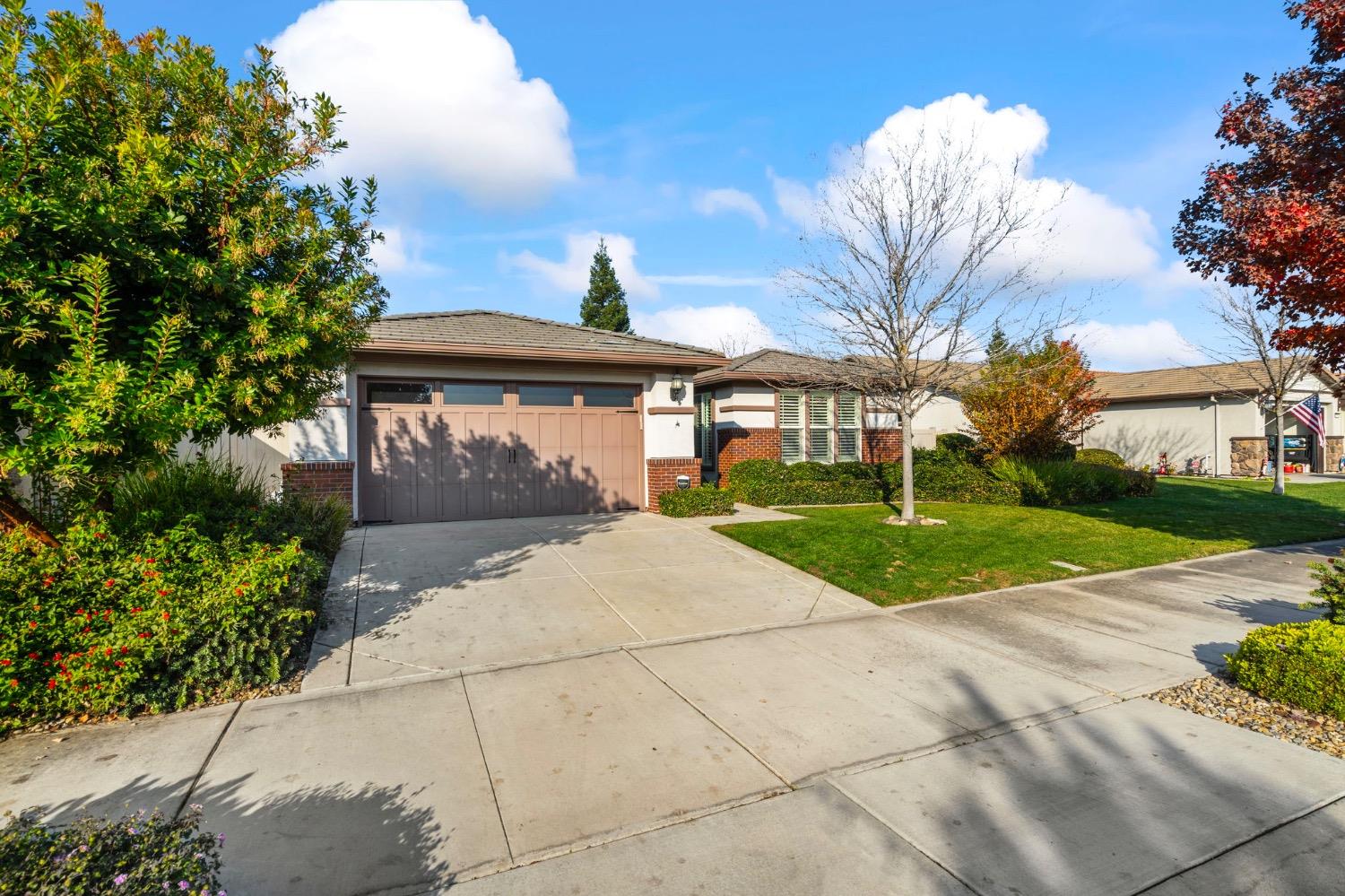 Detail Gallery Image 2 of 46 For 2537 Shadow Berry Dr, Manteca,  CA 95336 - 2 Beds | 2 Baths