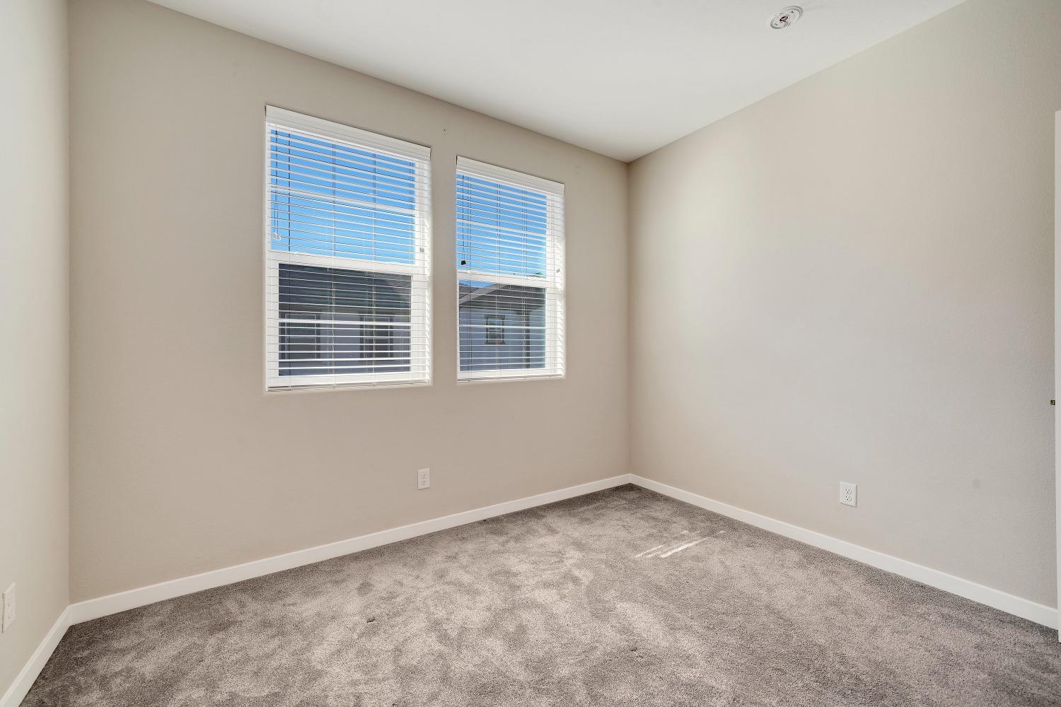 Detail Gallery Image 25 of 40 For 3075 Meadow Run Walk, Sacramento,  CA 95833 - 3 Beds | 2/1 Baths