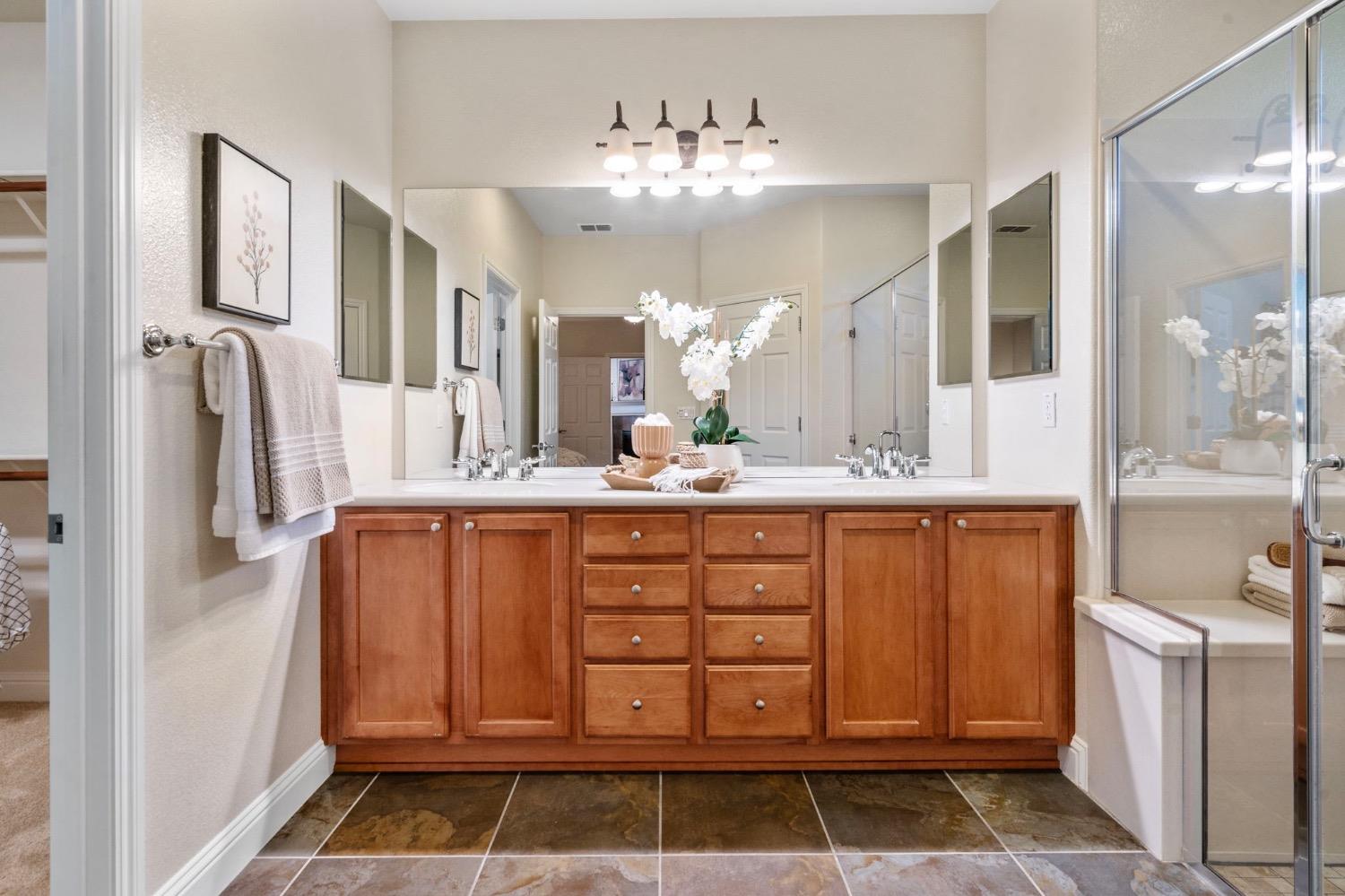 Detail Gallery Image 29 of 46 For 2537 Shadow Berry Dr, Manteca,  CA 95336 - 2 Beds | 2 Baths