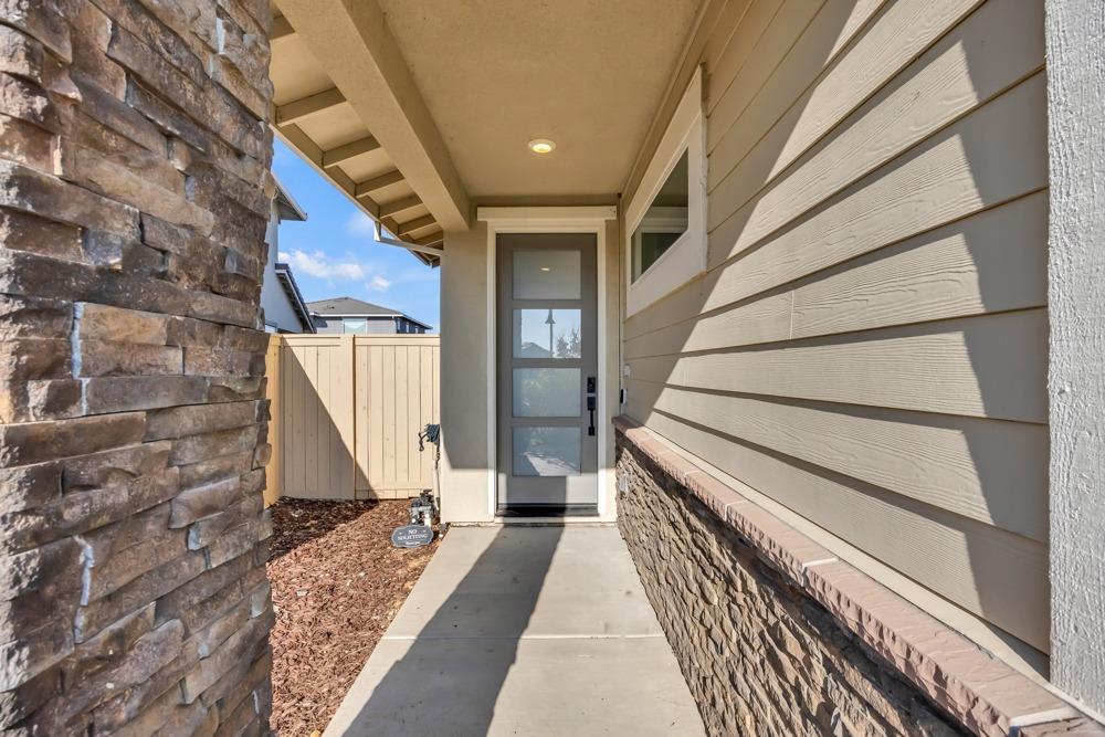 Detail Gallery Image 6 of 63 For 11921 Montron Way, Rancho Cordova,  CA 95742 - 5 Beds | 3/1 Baths