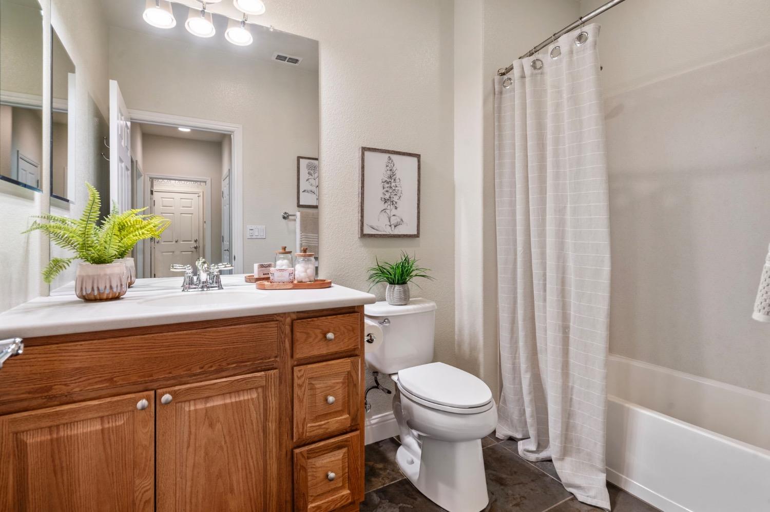 Detail Gallery Image 21 of 46 For 2537 Shadow Berry Dr, Manteca,  CA 95336 - 2 Beds | 2 Baths