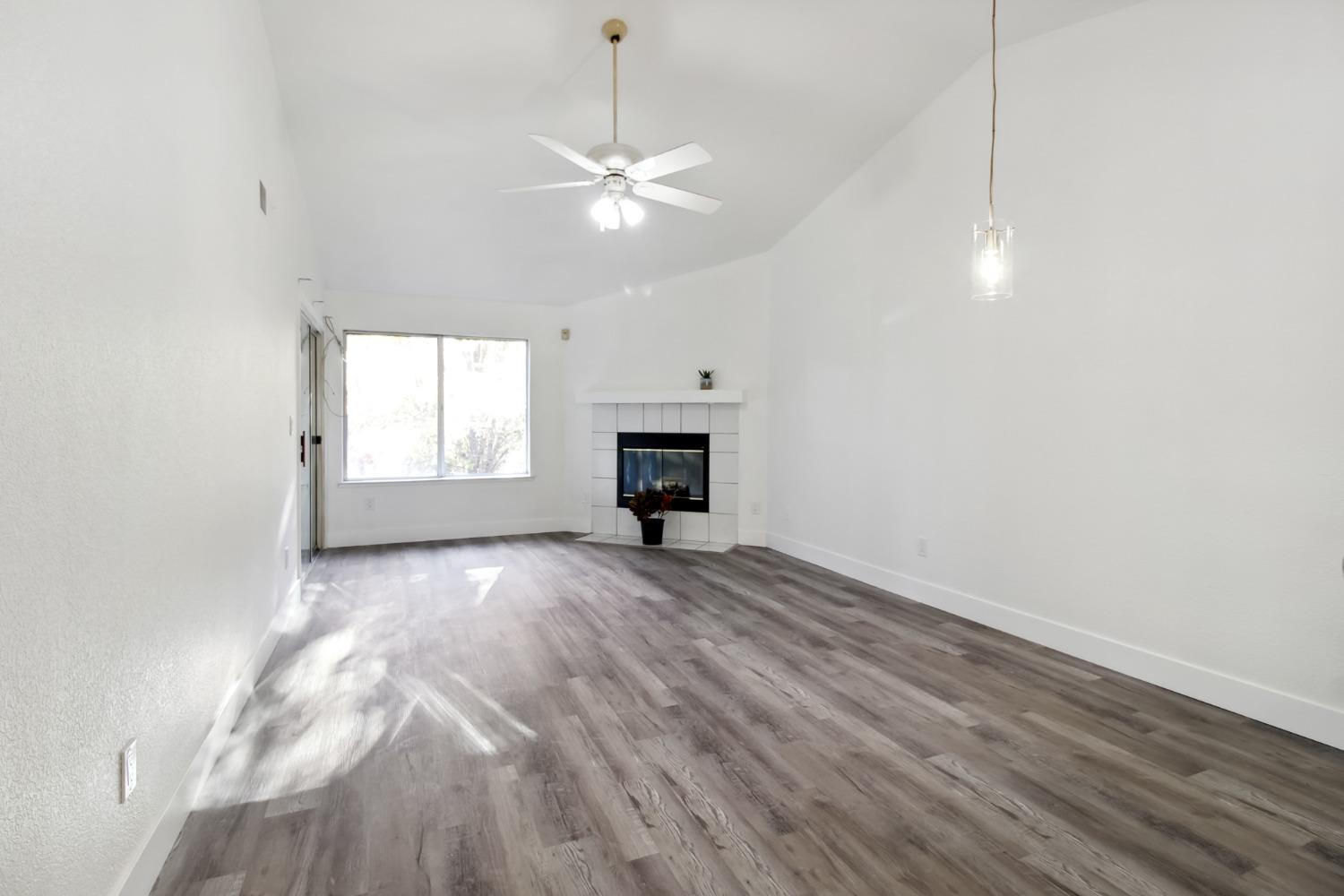 Detail Gallery Image 9 of 48 For 4830 Dover Ln #304,  Sacramento,  CA 95842 - 2 Beds | 2 Baths