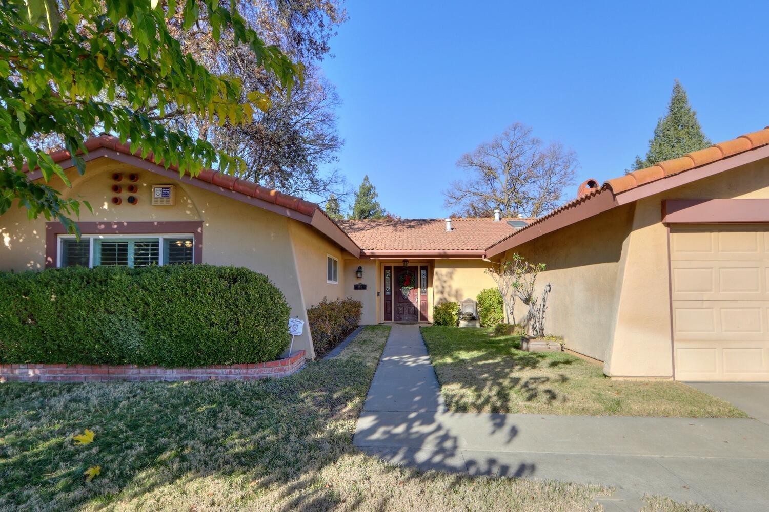 Detail Gallery Image 2 of 80 For 4301 Vista Way, Davis,  CA 95618 - 4 Beds | 3 Baths