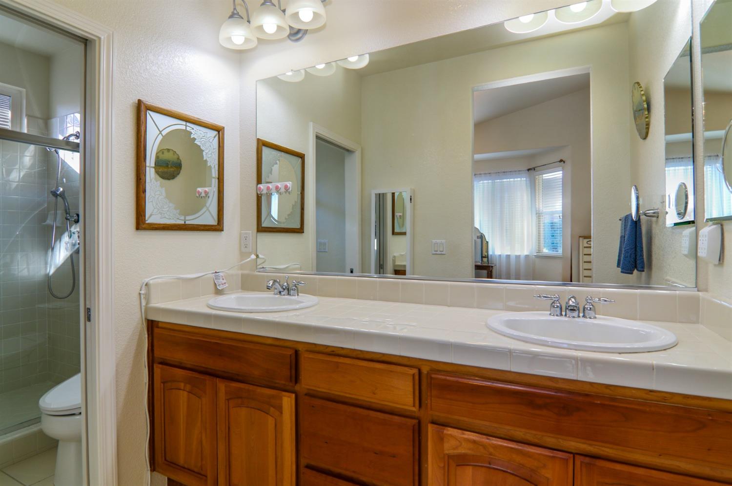 Detail Gallery Image 22 of 37 For 2042 Horseshoe Glen Cir, Folsom,  CA 95630 - 3 Beds | 2 Baths