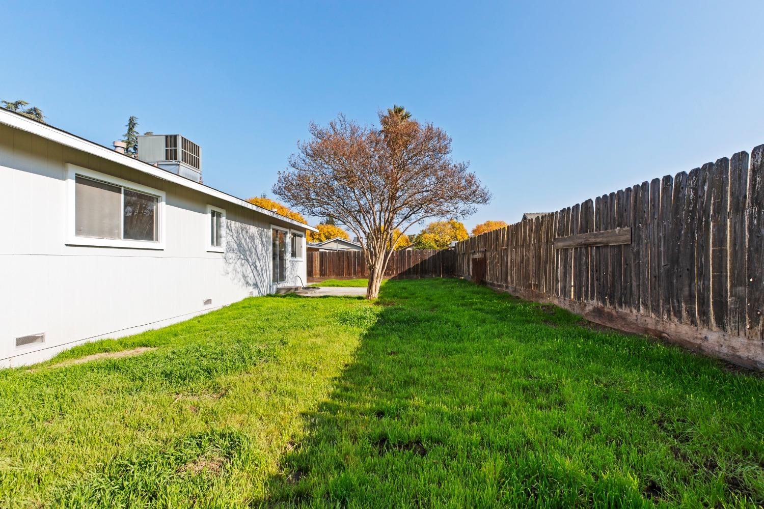 Detail Gallery Image 21 of 32 For 2004 Applegate Dr, Modesto,  CA 95350 - 3 Beds | 2 Baths