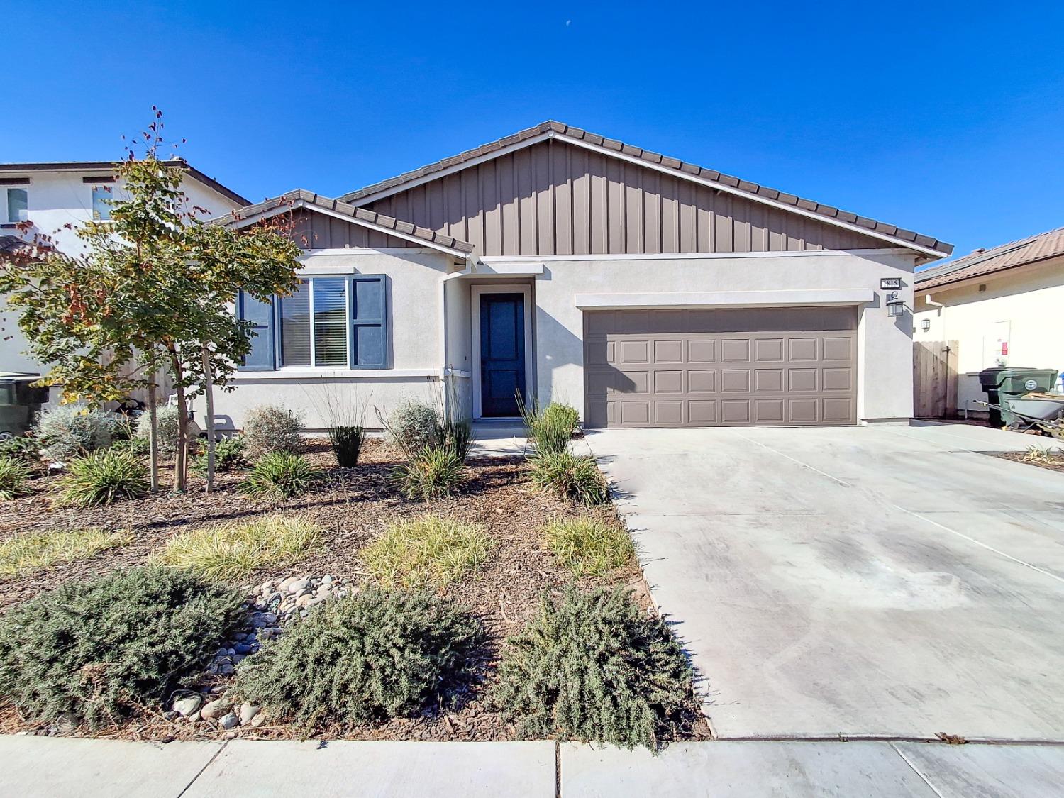 Detail Gallery Image 1 of 20 For 1815 Lateral Ave, Manteca,  CA 95337 - 4 Beds | 2 Baths