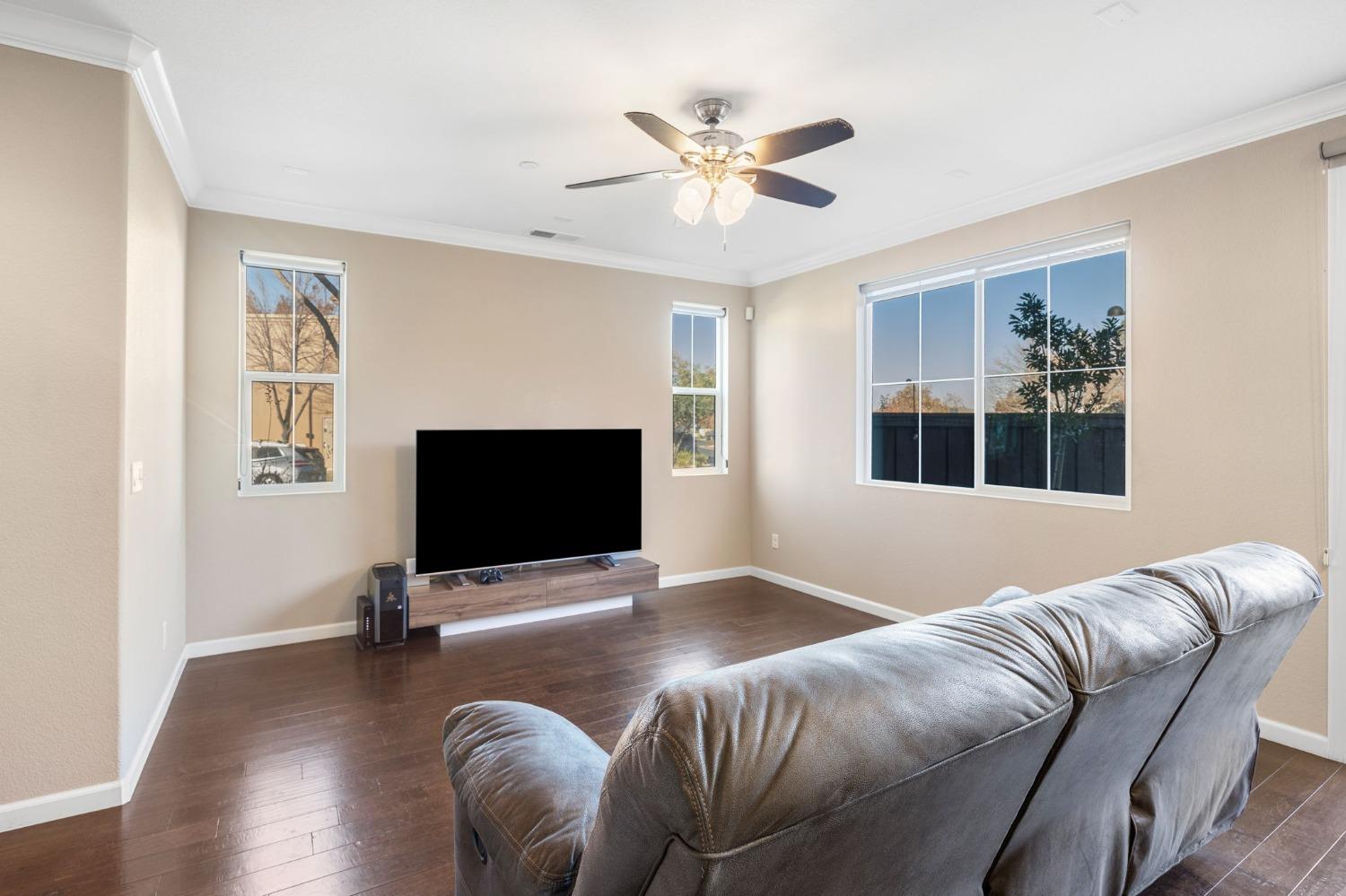 Detail Gallery Image 12 of 51 For 318 Barnhill Dr, Folsom,  CA 95630 - 3 Beds | 2/1 Baths