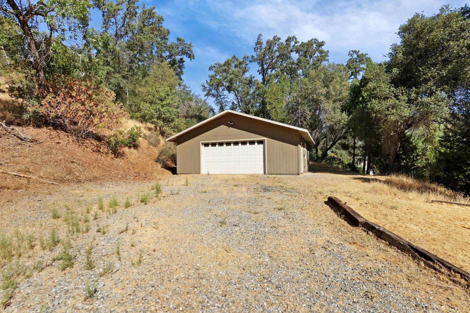 Detail Gallery Image 26 of 33 For 8990 Hidden Valley Rd, Mountain Ranch,  CA 95246 - 2 Beds | 1 Baths