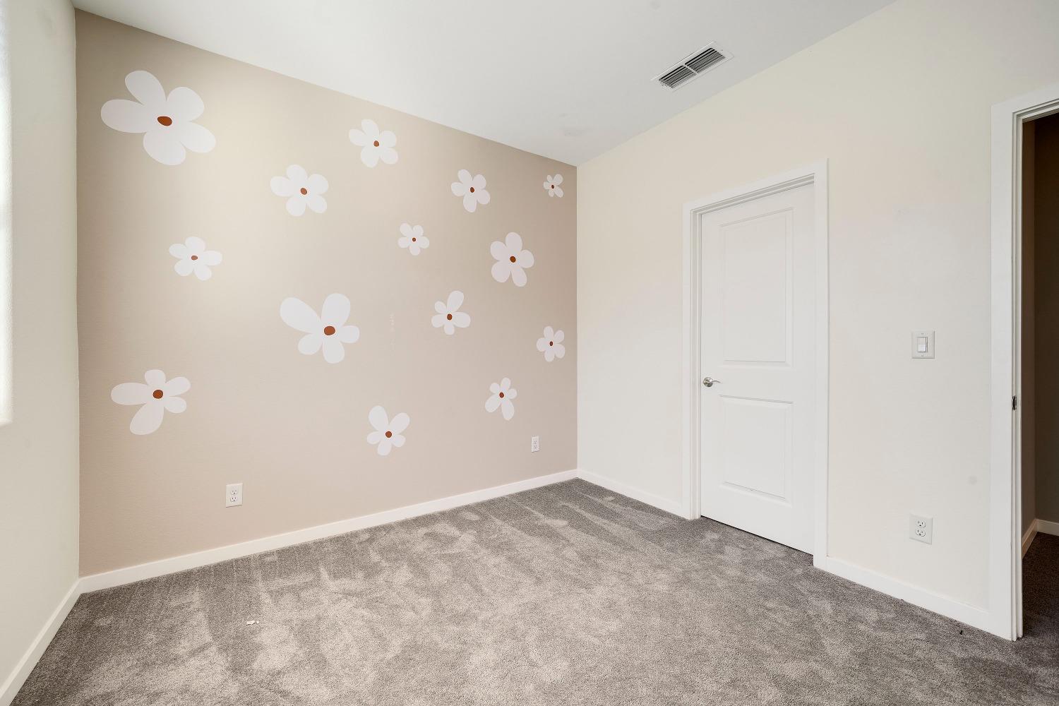 Detail Gallery Image 16 of 40 For 3075 Meadow Run Walk, Sacramento,  CA 95833 - 3 Beds | 2/1 Baths