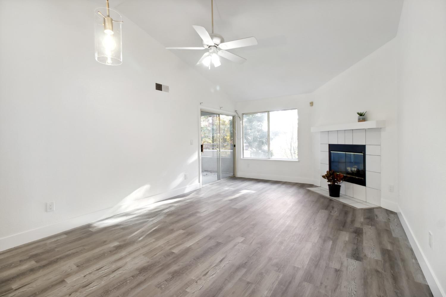 Detail Gallery Image 10 of 48 For 4830 Dover Ln #304,  Sacramento,  CA 95842 - 2 Beds | 2 Baths