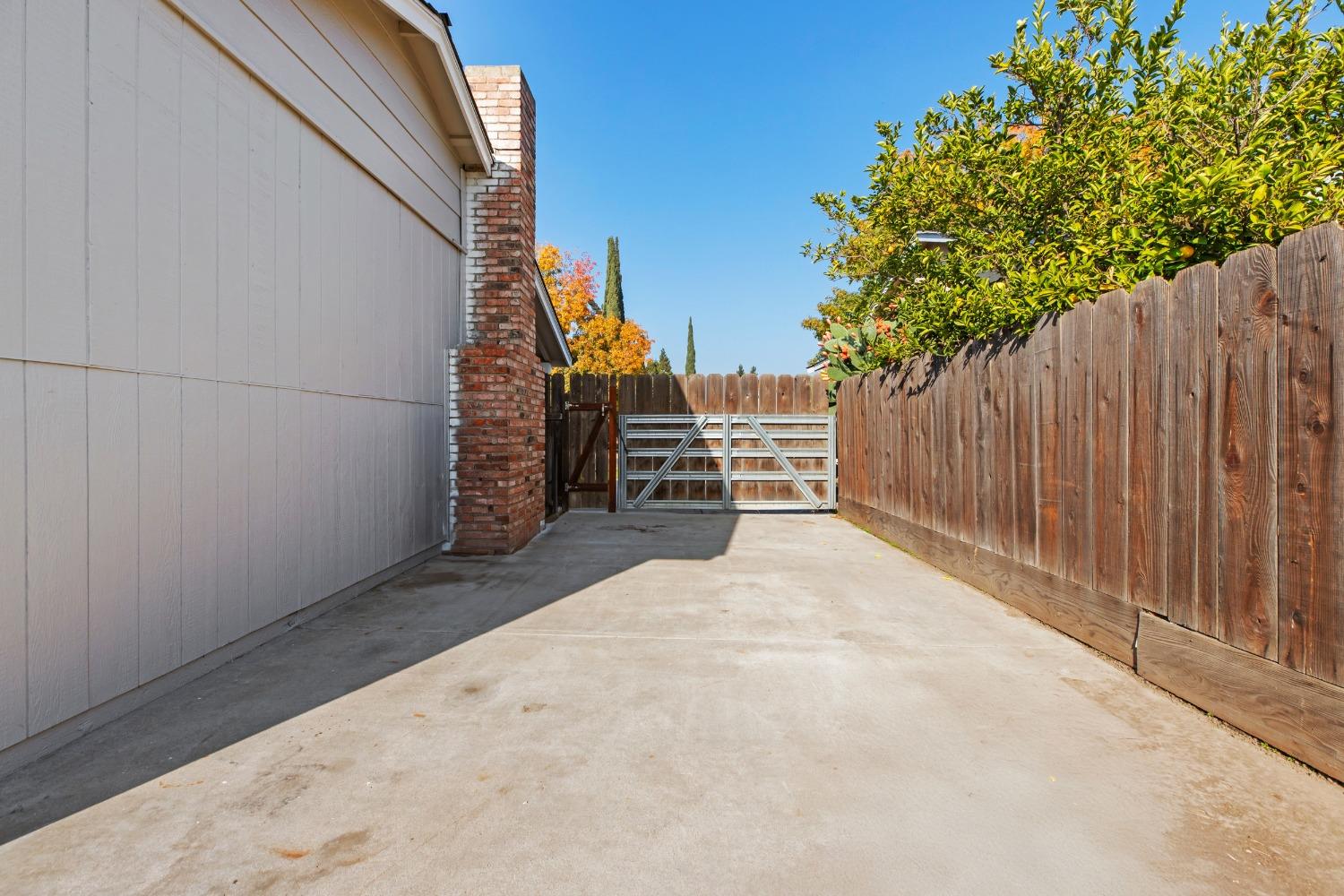 Detail Gallery Image 23 of 32 For 2004 Applegate Dr, Modesto,  CA 95350 - 3 Beds | 2 Baths