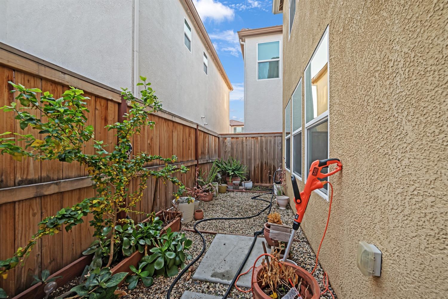 Detail Gallery Image 36 of 36 For 4720 Ocean Ln, Elk Grove,  CA 95757 - 3 Beds | 2/1 Baths