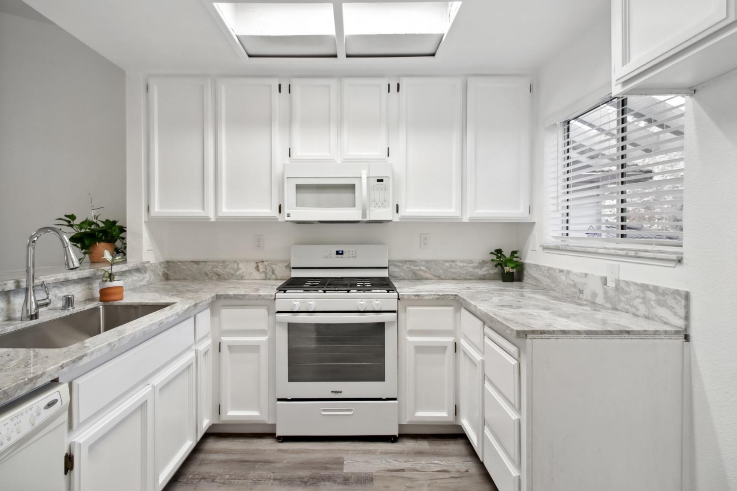 Detail Gallery Image 20 of 48 For 4830 Dover Ln #304,  Sacramento,  CA 95842 - 2 Beds | 2 Baths