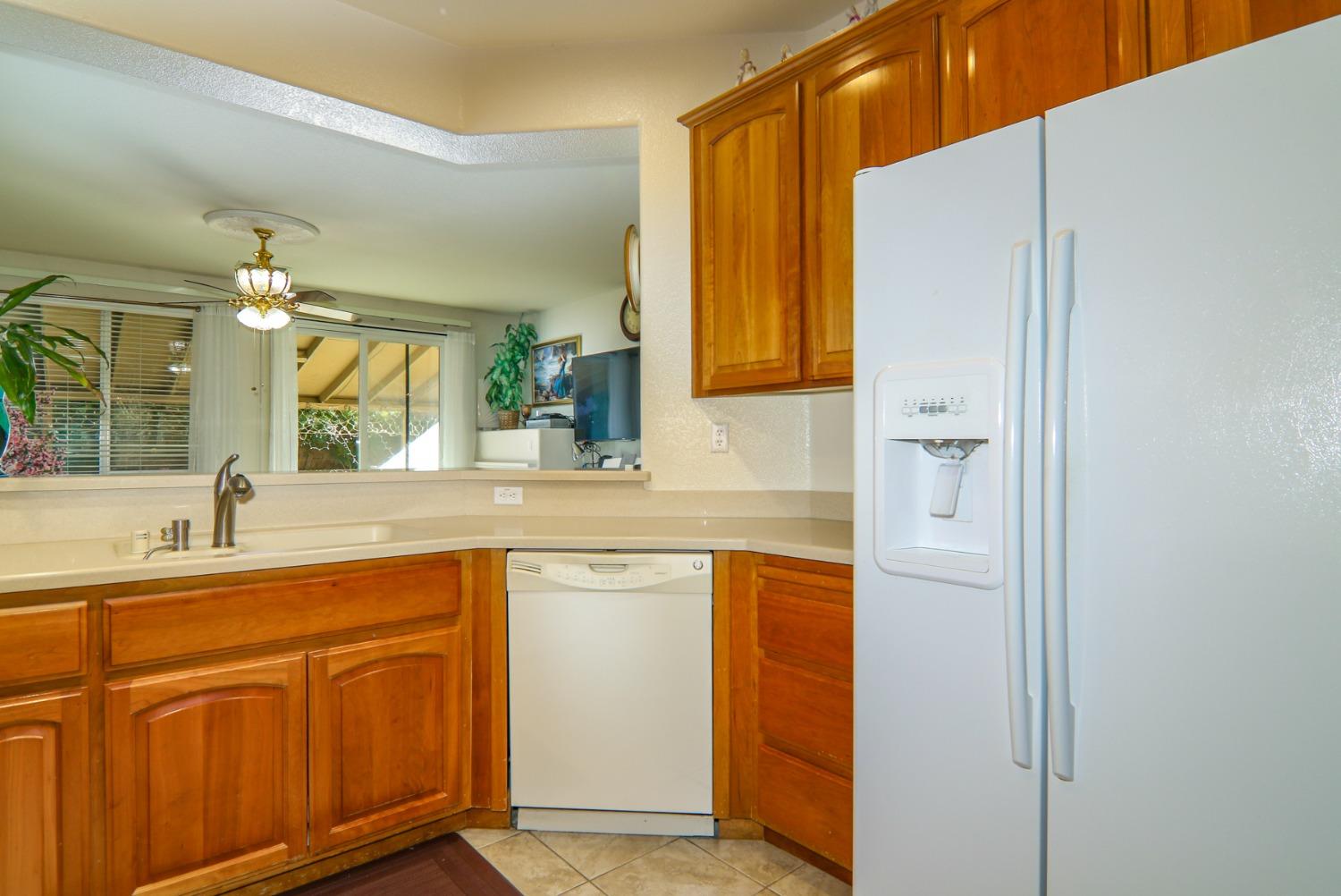 Detail Gallery Image 13 of 37 For 2042 Horseshoe Glen Cir, Folsom,  CA 95630 - 3 Beds | 2 Baths