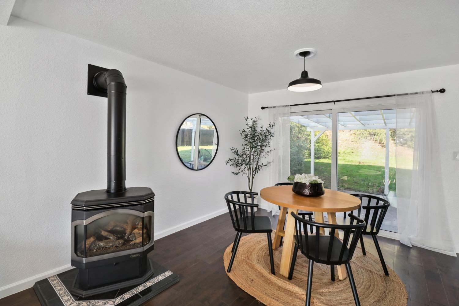 Detail Gallery Image 11 of 48 For 2255 S Whitney Blvd, Rocklin,  CA 95677 - 4 Beds | 2/1 Baths