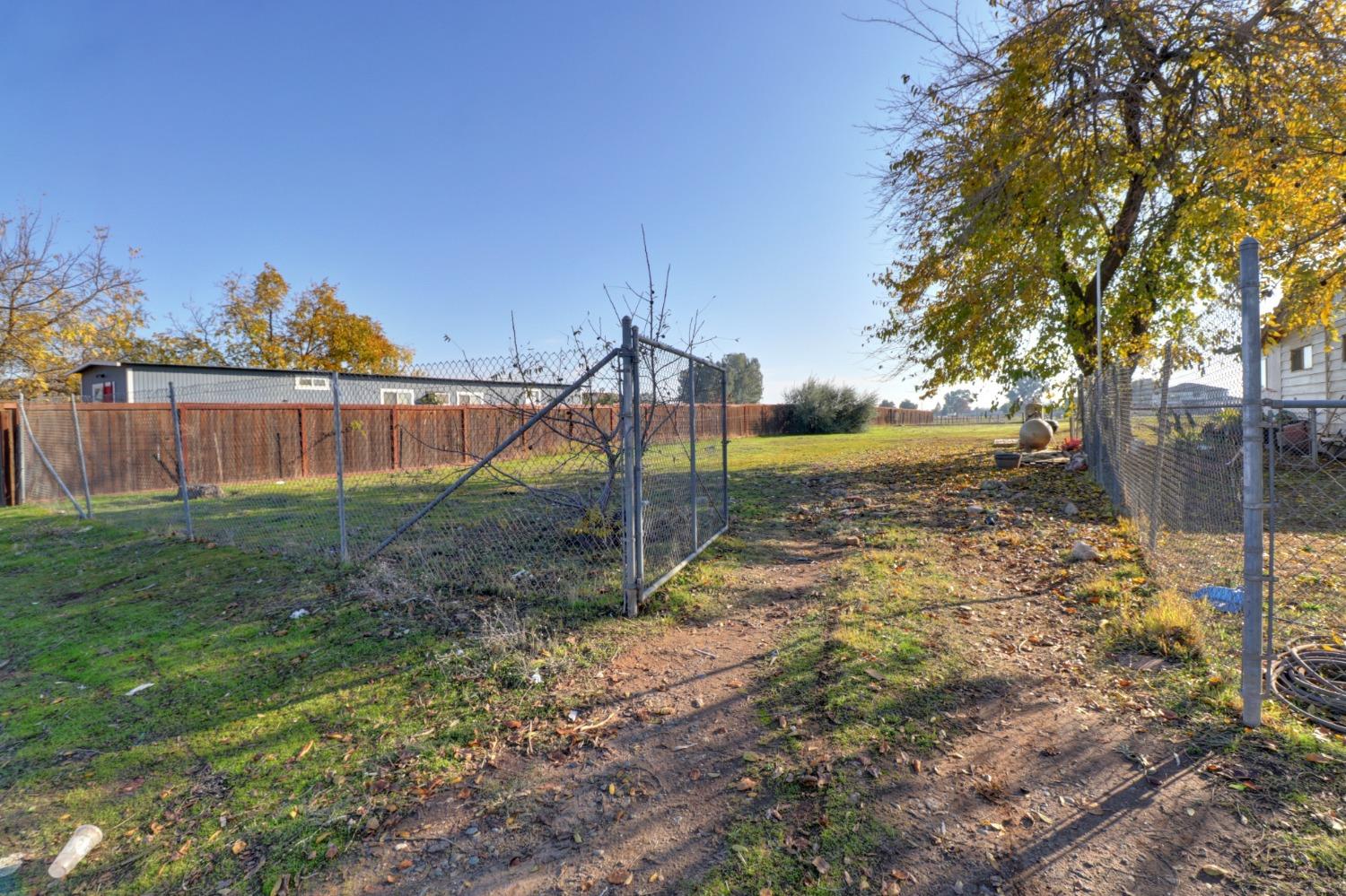 Detail Gallery Image 13 of 56 For 1704 Plumas Arboga Rd, Olivehurst,  CA 95961 - 4 Beds | 2 Baths