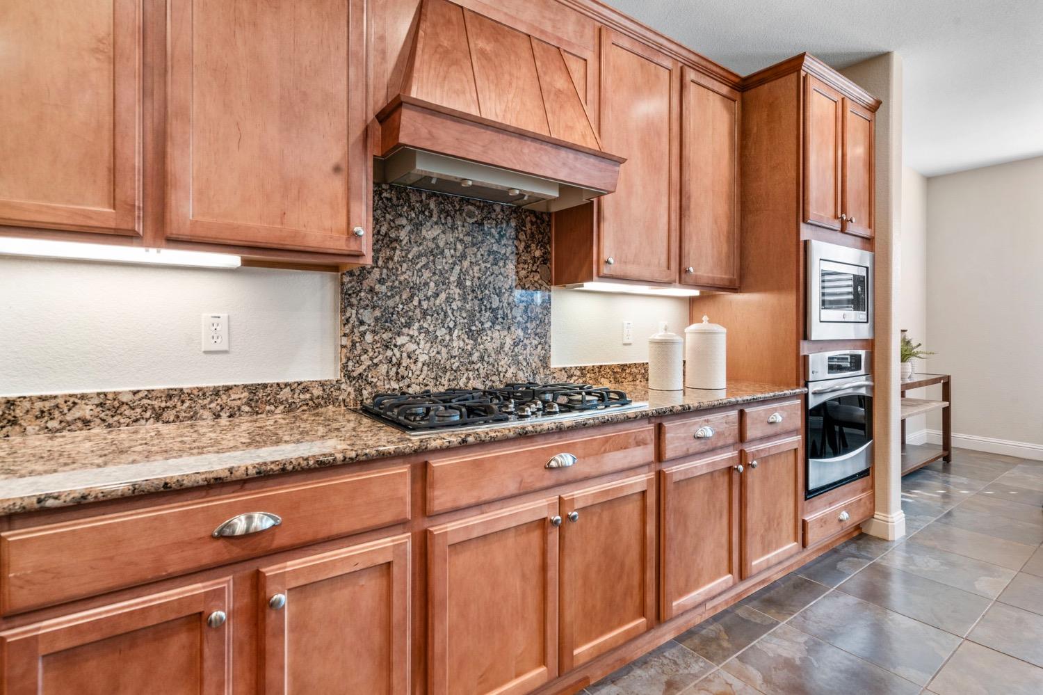 Detail Gallery Image 11 of 46 For 2537 Shadow Berry Dr, Manteca,  CA 95336 - 2 Beds | 2 Baths