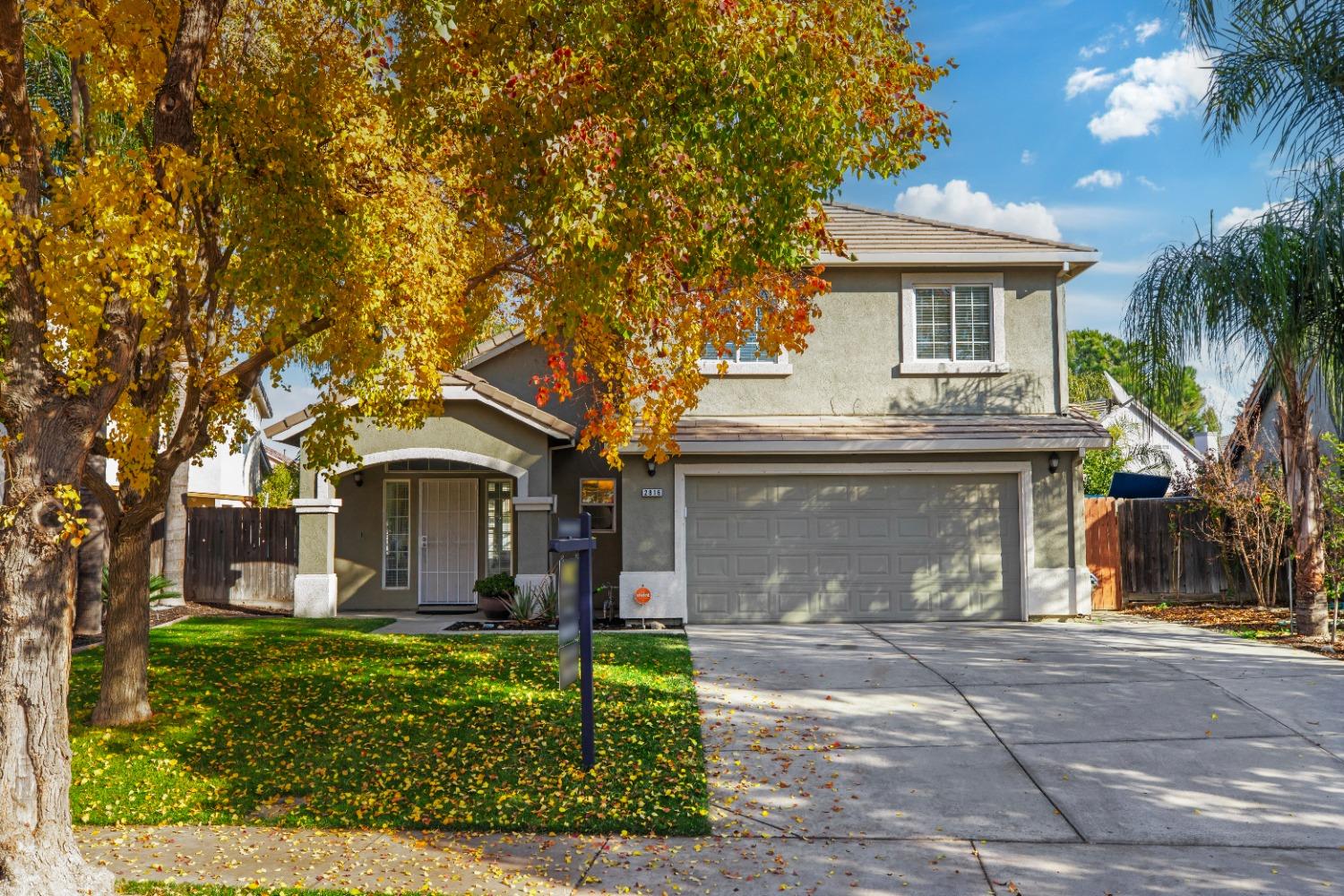 Detail Gallery Image 1 of 34 For 2816 Malik Ave, Ceres,  CA 95307 - 4 Beds | 2/1 Baths