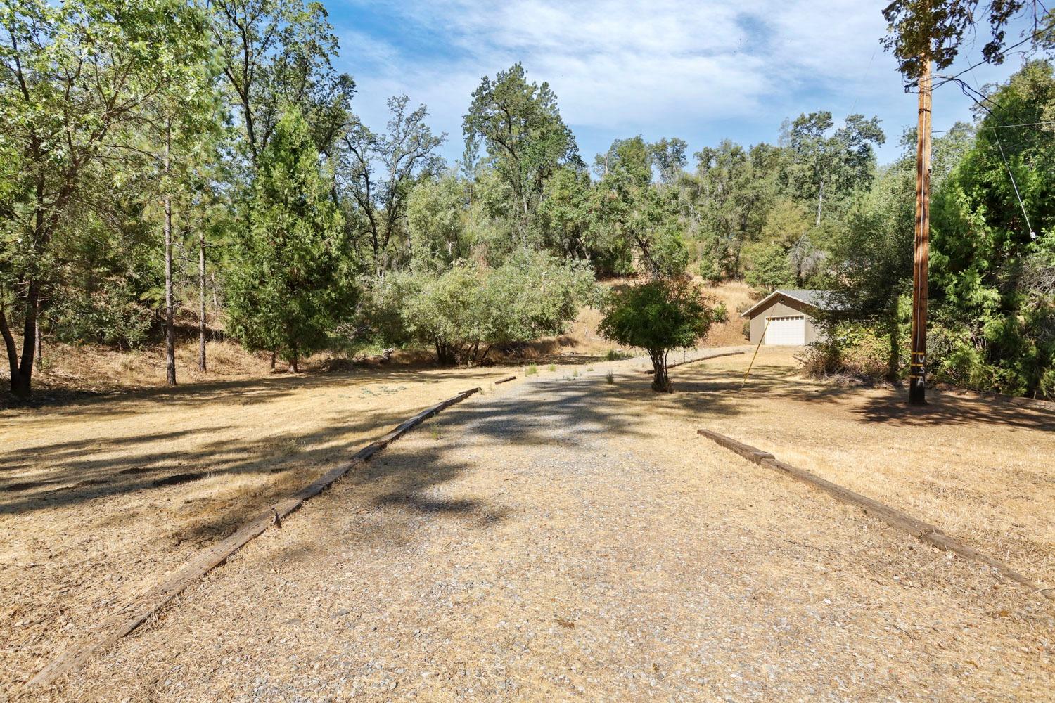 Detail Gallery Image 25 of 33 For 8990 Hidden Valley Rd, Mountain Ranch,  CA 95246 - 2 Beds | 1 Baths