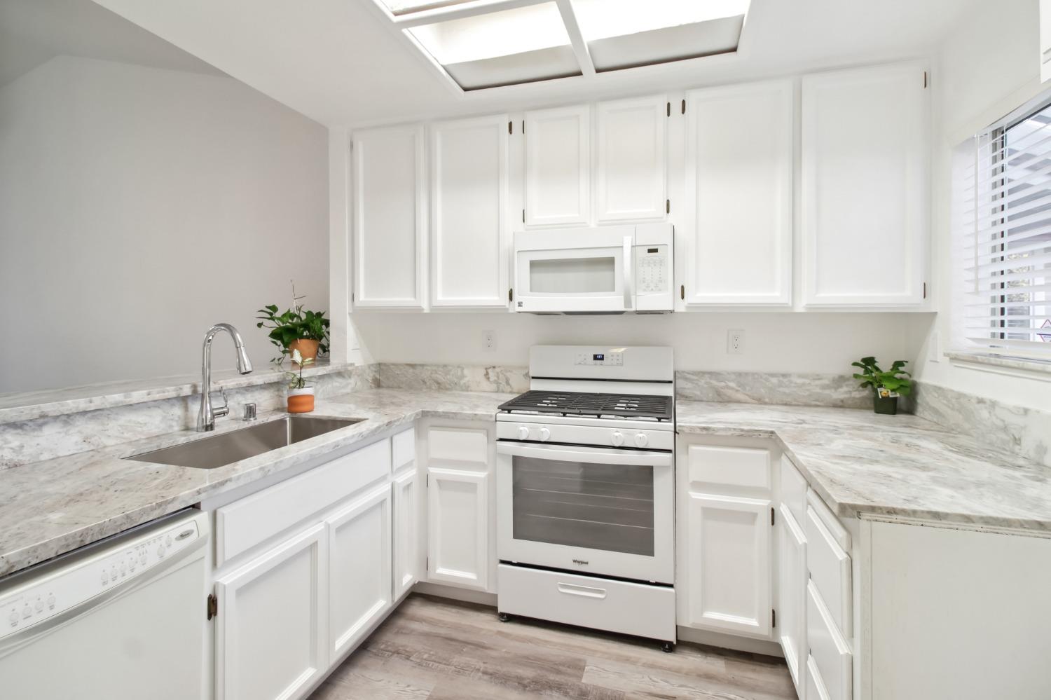 Detail Gallery Image 19 of 48 For 4830 Dover Ln #304,  Sacramento,  CA 95842 - 2 Beds | 2 Baths