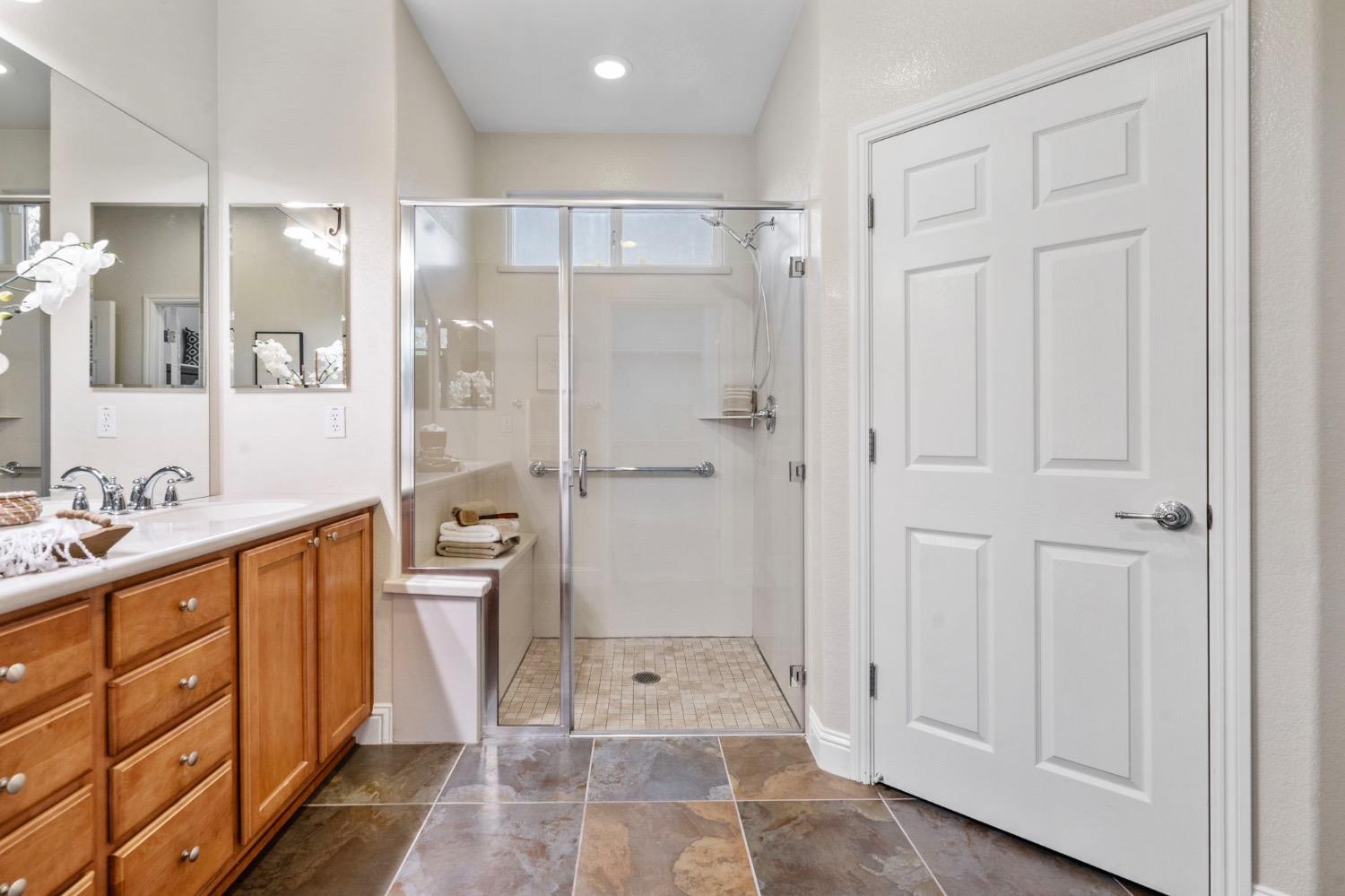 Detail Gallery Image 30 of 46 For 2537 Shadow Berry Dr, Manteca,  CA 95336 - 2 Beds | 2 Baths