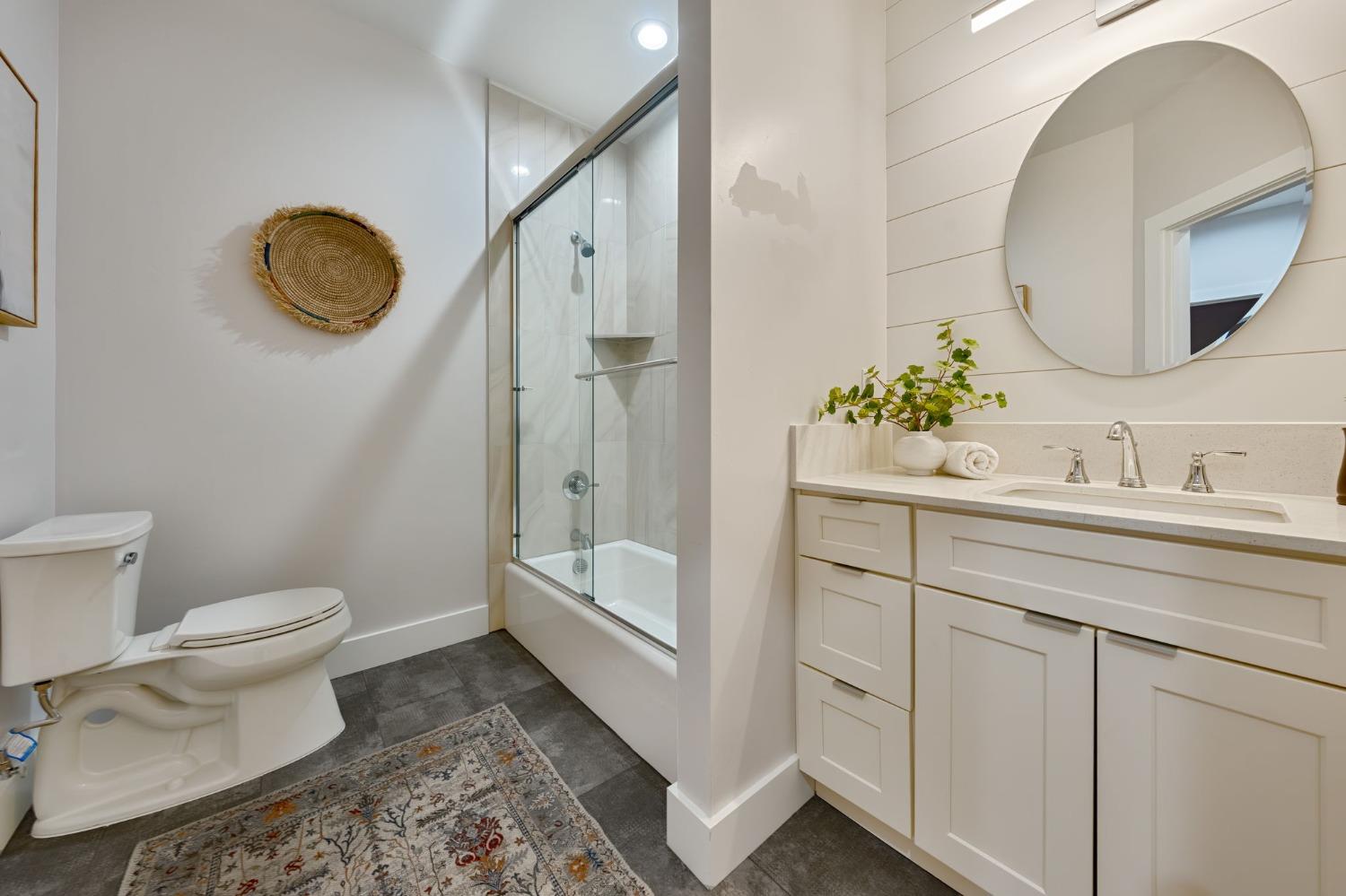 Detail Gallery Image 23 of 42 For 2725 Swanston Oaks Lane, Sacramento,  CA 95818 - 4 Beds | 2/1 Baths