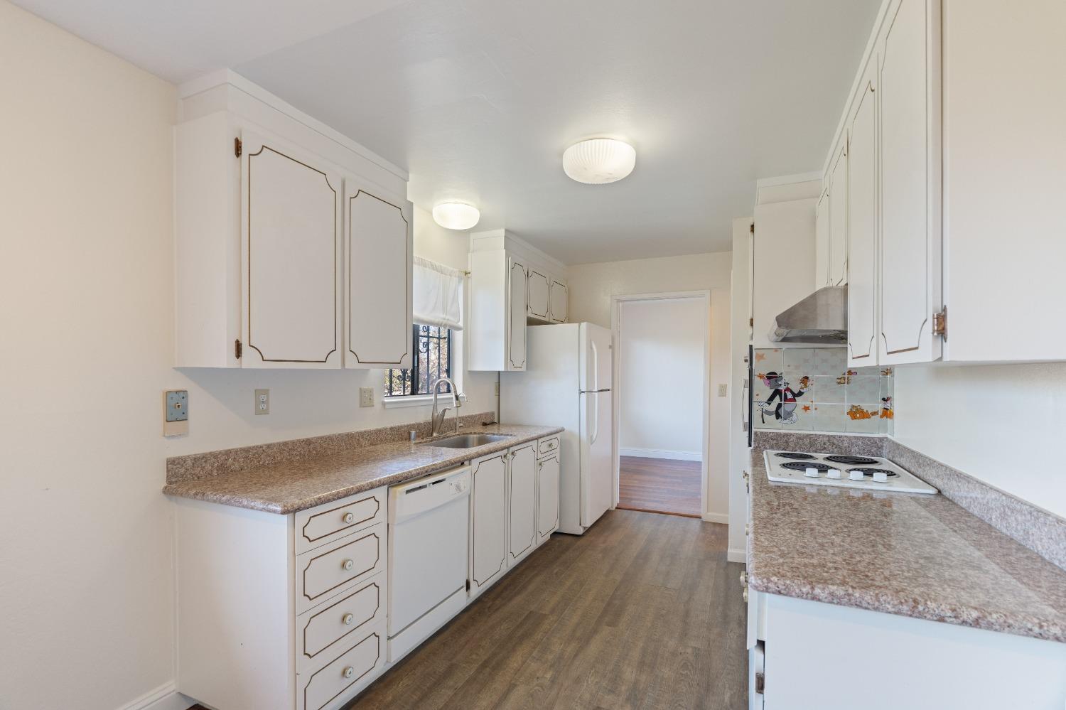 Detail Gallery Image 15 of 44 For 4918 Plaza Cir, Richmond,  CA 94804 - 4 Beds | 2/1 Baths