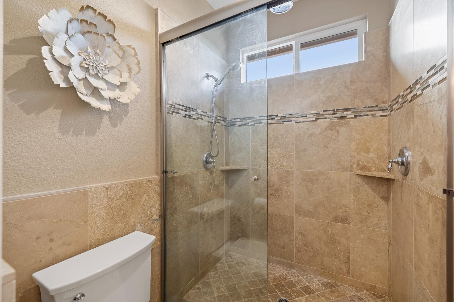 Detail Gallery Image 27 of 34 For 2004 Horseshoe Glen Cir, Folsom,  CA 95630 - 3 Beds | 2 Baths