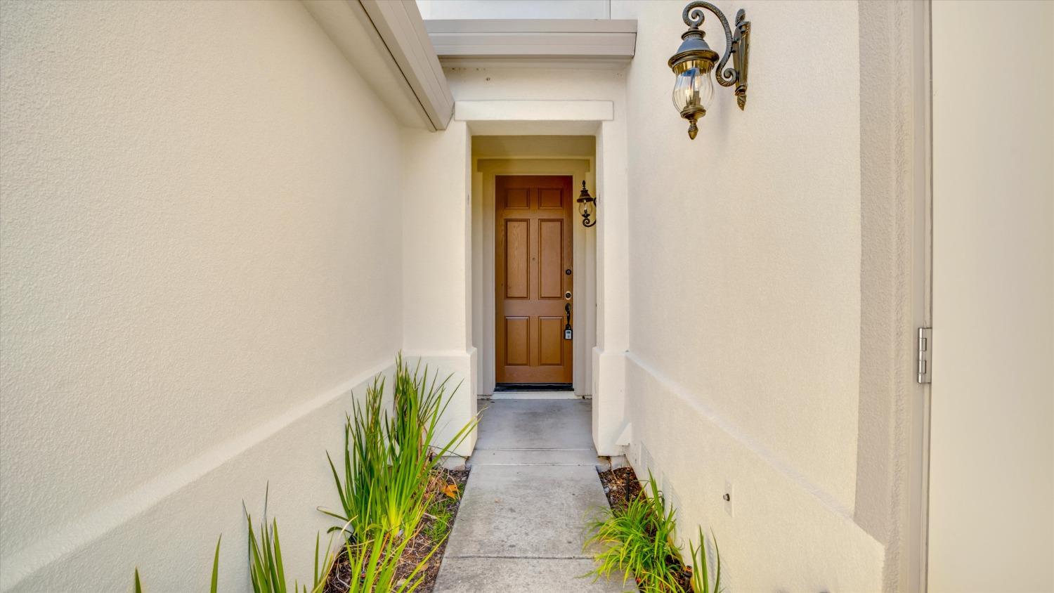 Detail Gallery Image 3 of 28 For 7341 Longmont Loop, Castro Valley,  CA 94552 - 3 Beds | 2/1 Baths