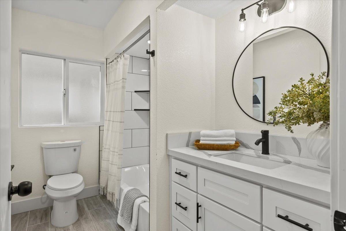 Detail Gallery Image 15 of 33 For 2030 19th St, Sacramento,  CA 95818 - 4 Beds | 2 Baths