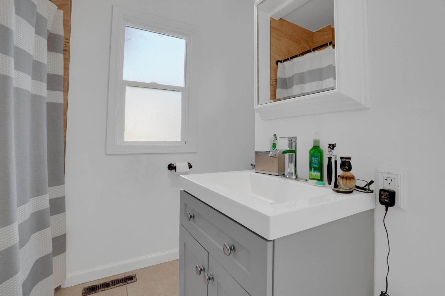 Detail Gallery Image 22 of 29 For 151 E Noble St, Stockton,  CA 95204 - 2 Beds | 1 Baths