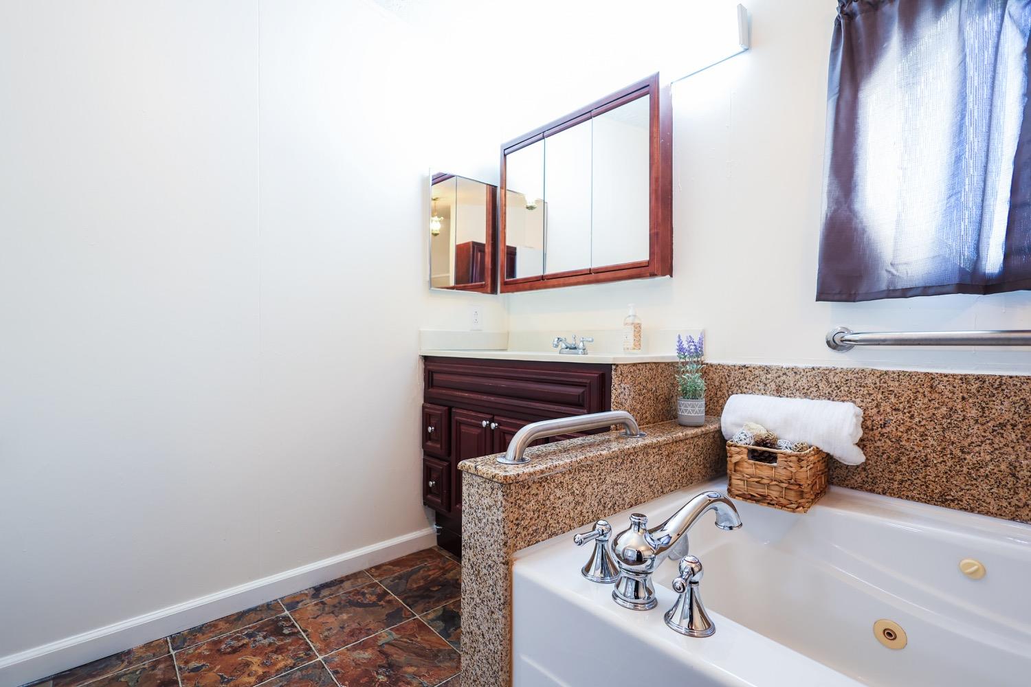 Detail Gallery Image 18 of 42 For 3950 Mack Rd 56, Sacramento,  CA 95823 - 3 Beds | 2 Baths