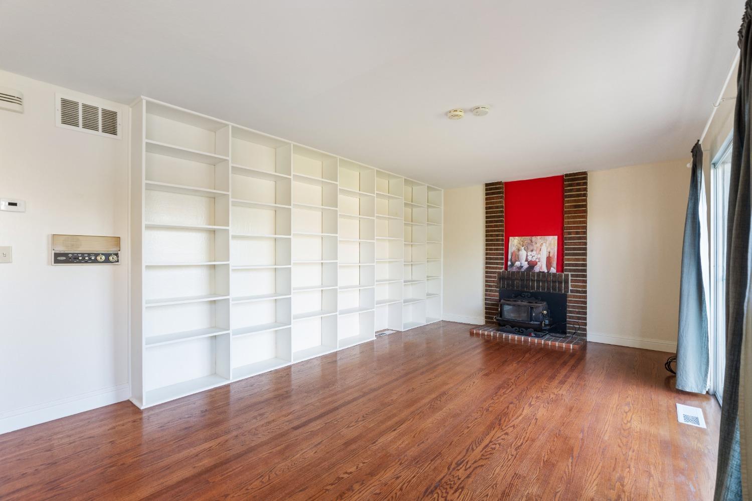 Detail Gallery Image 12 of 44 For 4918 Plaza Cir, Richmond,  CA 94804 - 4 Beds | 2/1 Baths