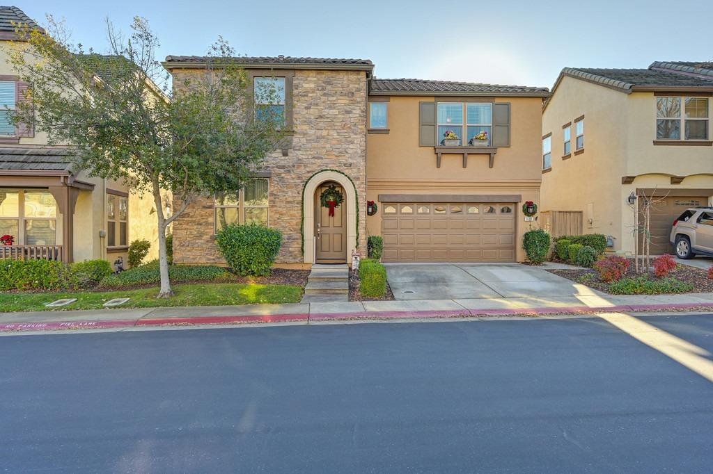 Detail Gallery Image 1 of 64 For 1691 Ballou Cir, Folsom,  CA 95630 - 4 Beds | 2/1 Baths