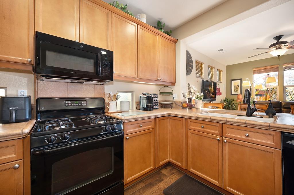 Detail Gallery Image 14 of 64 For 1691 Ballou Cir, Folsom,  CA 95630 - 4 Beds | 2/1 Baths