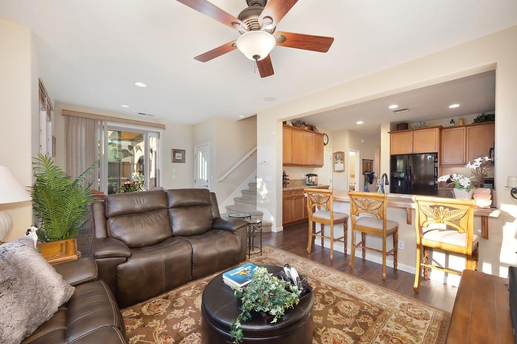 Detail Gallery Image 24 of 64 For 1691 Ballou Cir, Folsom,  CA 95630 - 4 Beds | 2/1 Baths