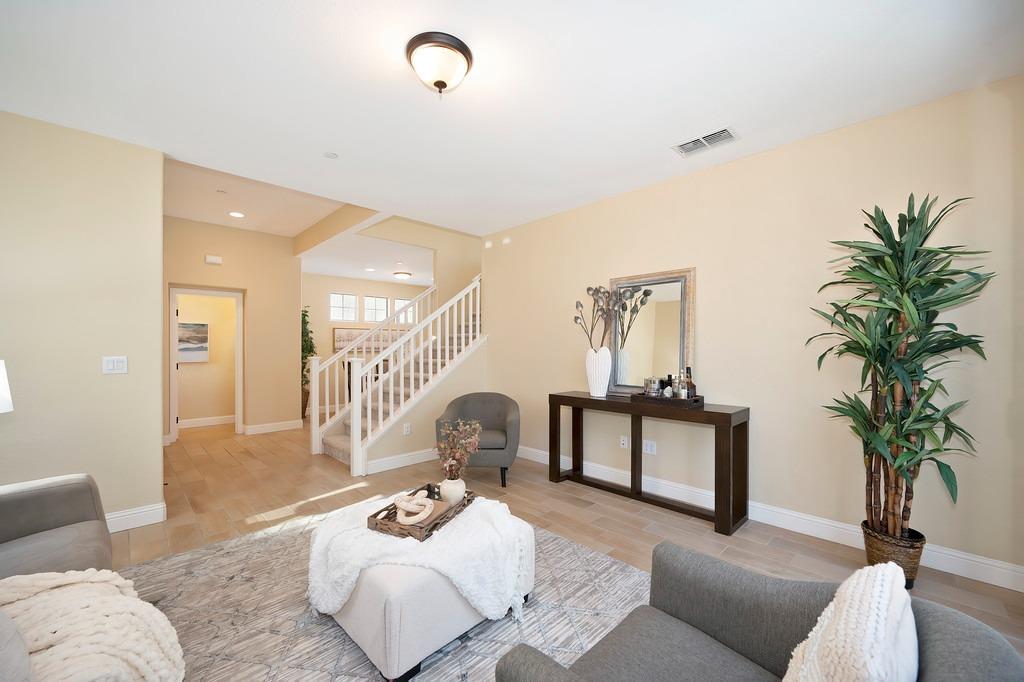 Detail Gallery Image 7 of 57 For 331 Colner Cir, Folsom,  CA 95630 - 3 Beds | 2/1 Baths