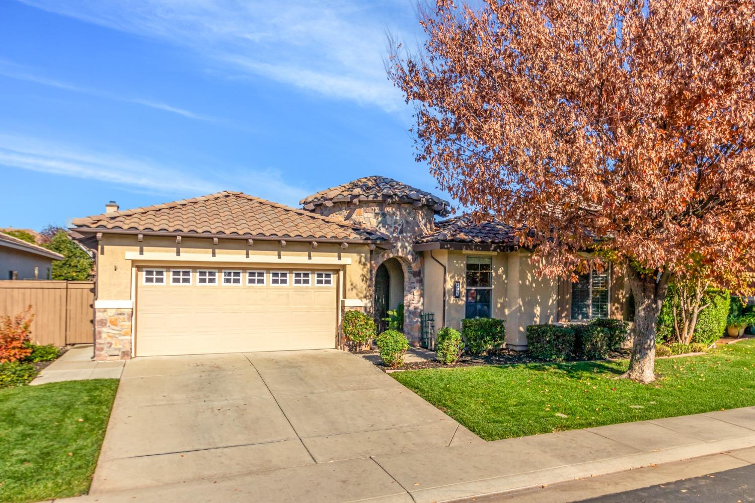 Detail Gallery Image 2 of 39 For 1233 Hillwood Loop, Lincoln,  CA 95648 - 4 Beds | 2/1 Baths