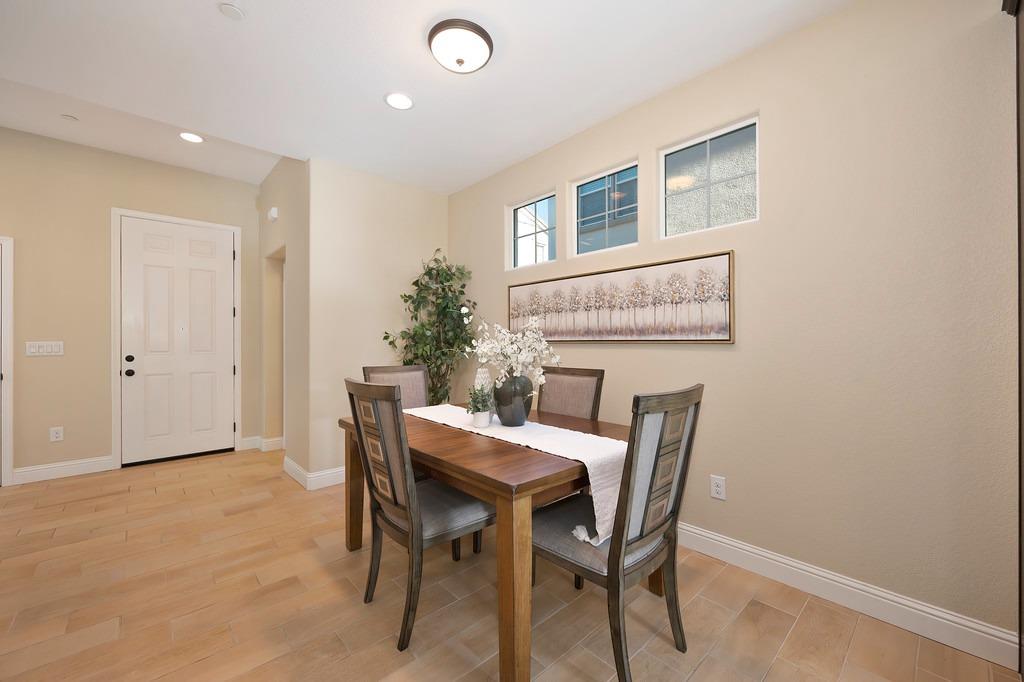 Detail Gallery Image 12 of 57 For 331 Colner Cir, Folsom,  CA 95630 - 3 Beds | 2/1 Baths