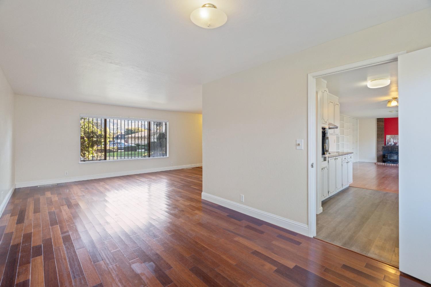 Detail Gallery Image 16 of 44 For 4918 Plaza Cir, Richmond,  CA 94804 - 4 Beds | 2/1 Baths