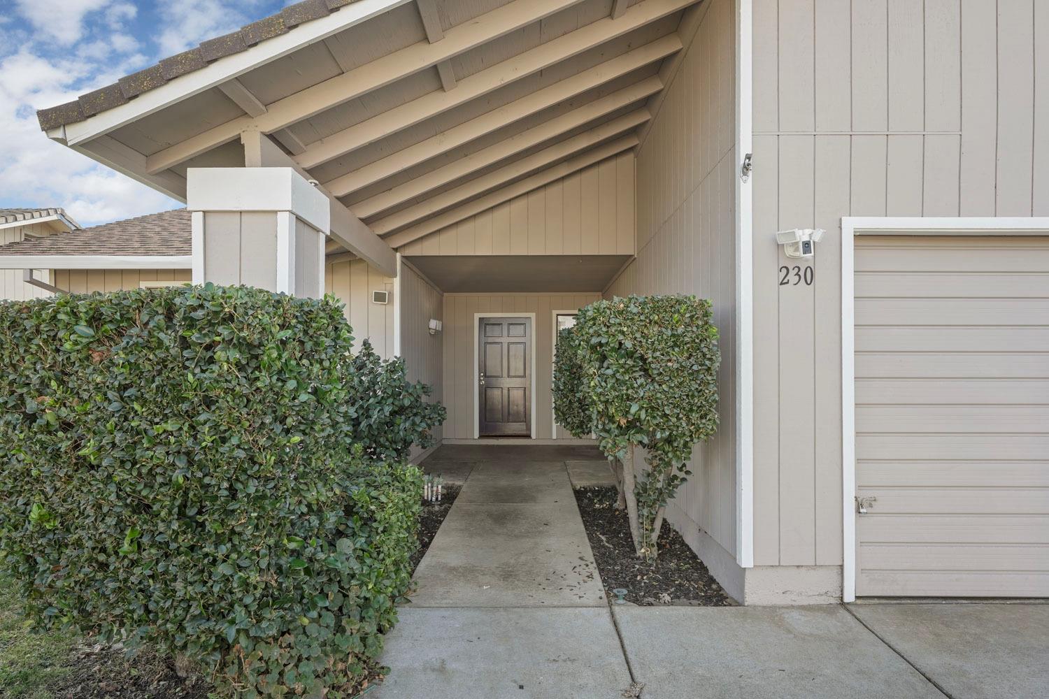 Detail Gallery Image 5 of 48 For 230 Stanislaus St, Lodi,  CA 95240 - 3 Beds | 2 Baths