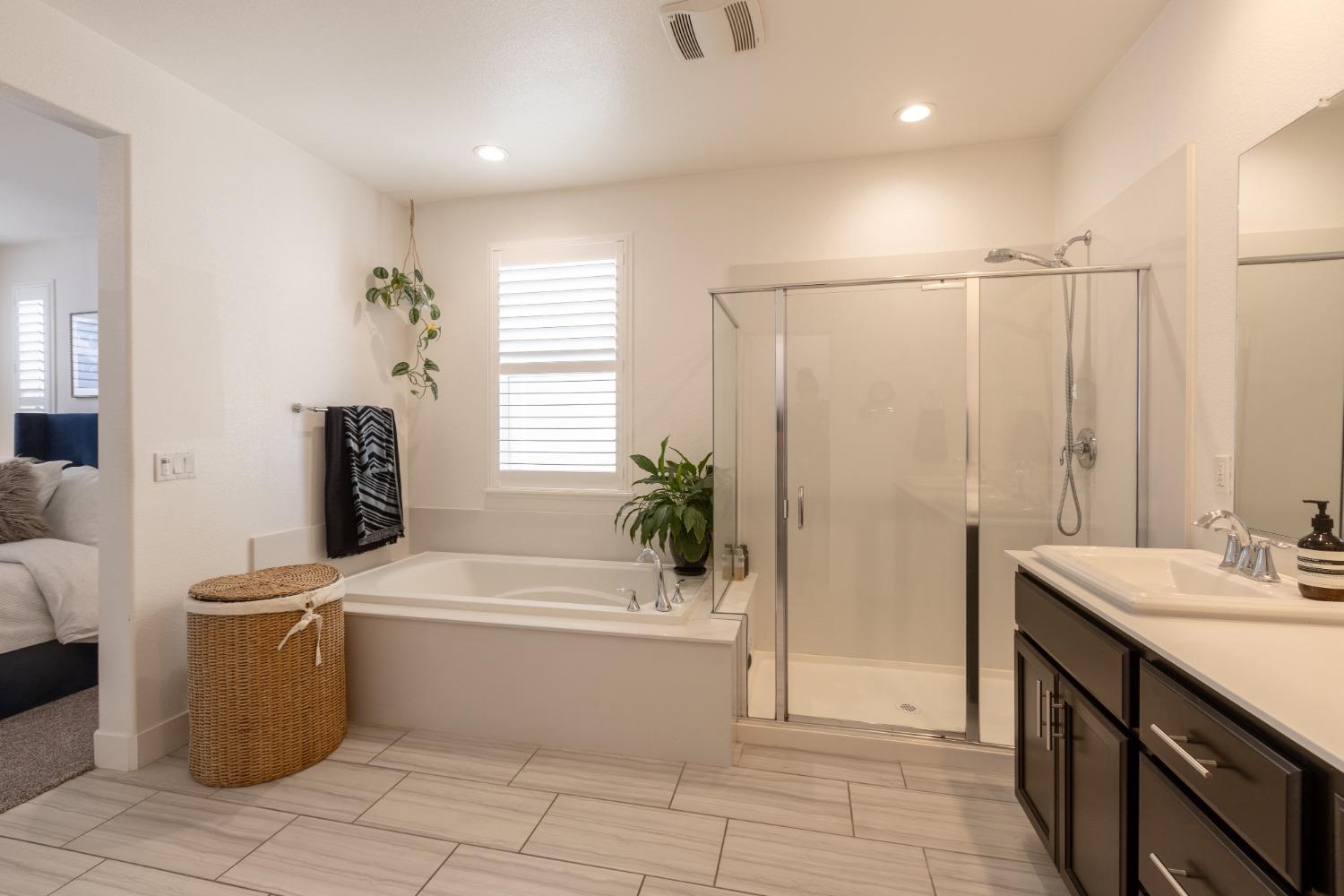 Detail Gallery Image 27 of 54 For 412 11th St, Sacramento,  CA 95814 - 2 Beds | 2/1 Baths