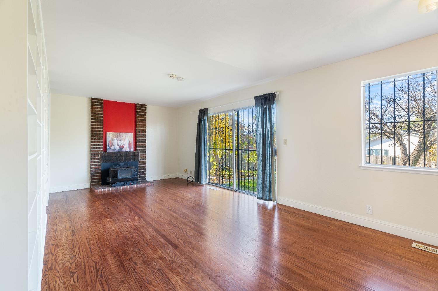 Detail Gallery Image 10 of 44 For 4918 Plaza Cir, Richmond,  CA 94804 - 4 Beds | 2/1 Baths