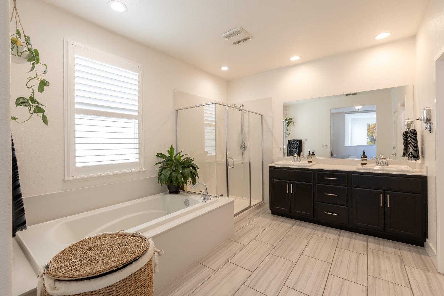 Detail Gallery Image 26 of 54 For 412 11th St, Sacramento,  CA 95814 - 2 Beds | 2/1 Baths