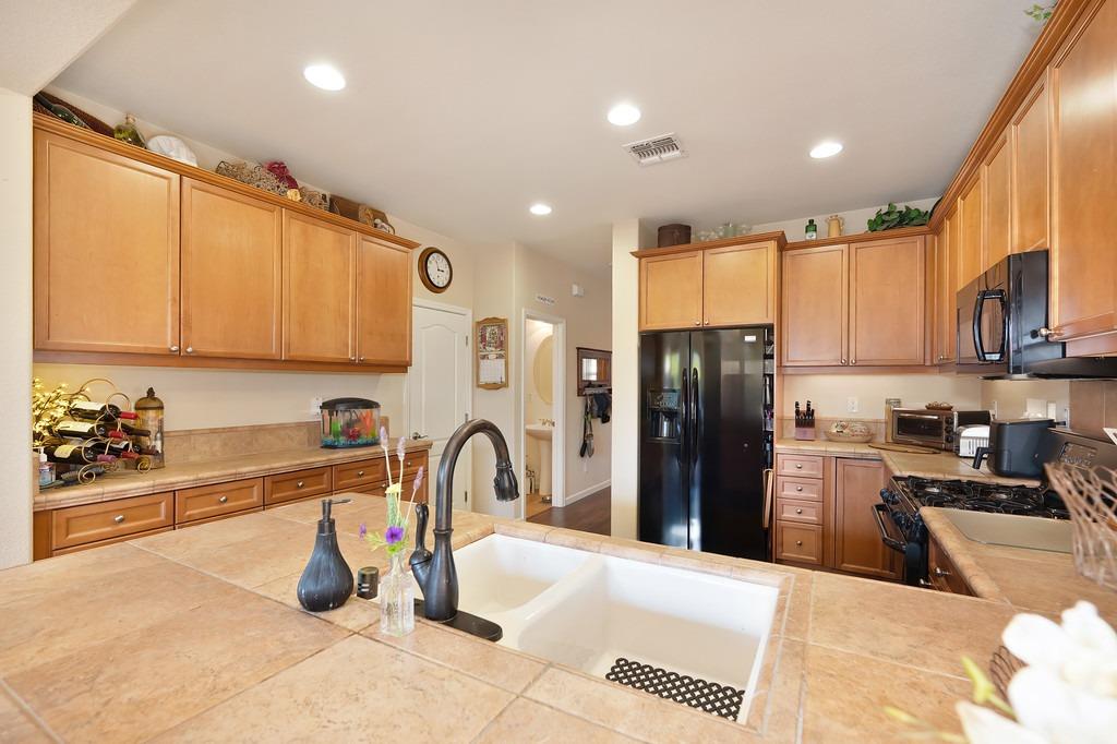 Detail Gallery Image 10 of 64 For 1691 Ballou Cir, Folsom,  CA 95630 - 4 Beds | 2/1 Baths