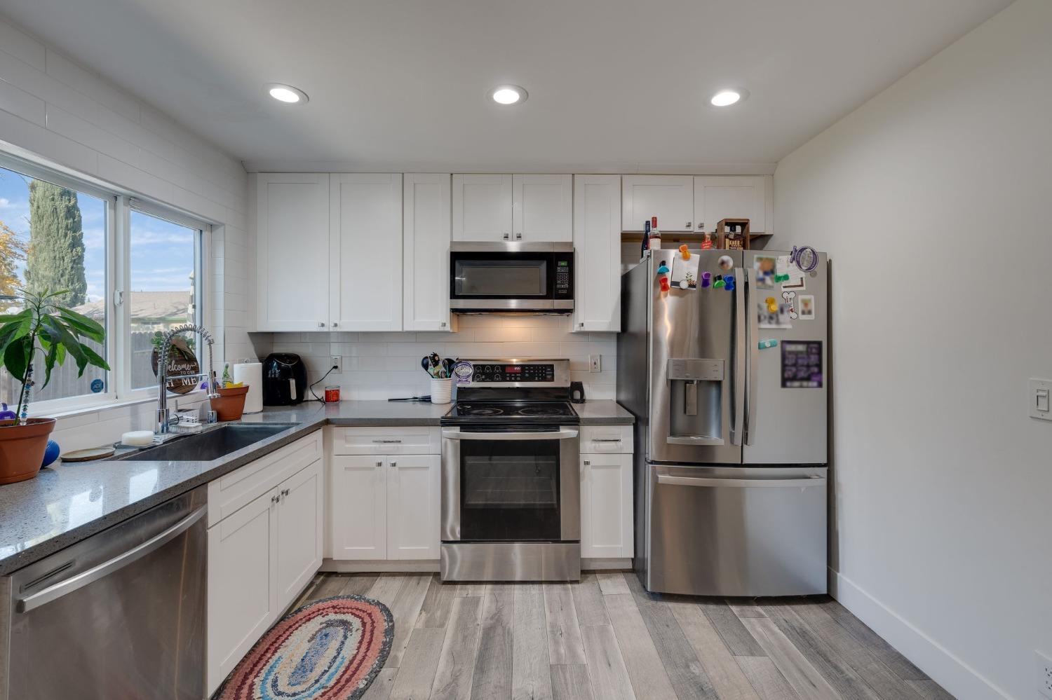 Detail Gallery Image 4 of 26 For 173 Bell Ave, Sacramento,  CA 95838 - 3 Beds | 2 Baths