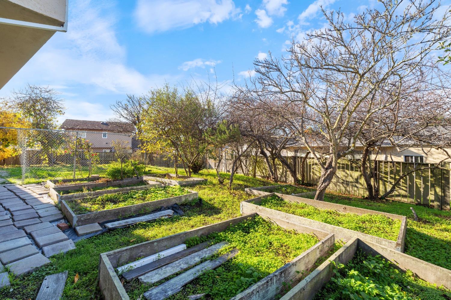 Detail Gallery Image 33 of 44 For 4918 Plaza Cir, Richmond,  CA 94804 - 4 Beds | 2/1 Baths