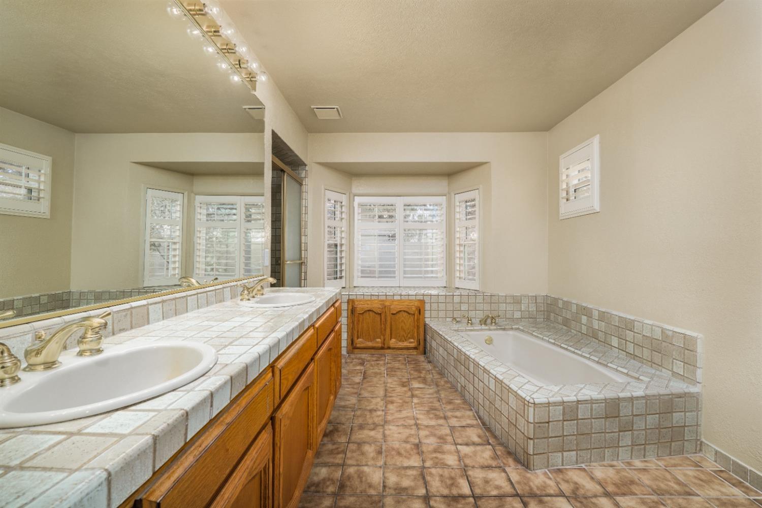 Detail Gallery Image 31 of 79 For 3574 El Ricon Way, Sacramento,  CA 95864 - 3 Beds | 2/1 Baths