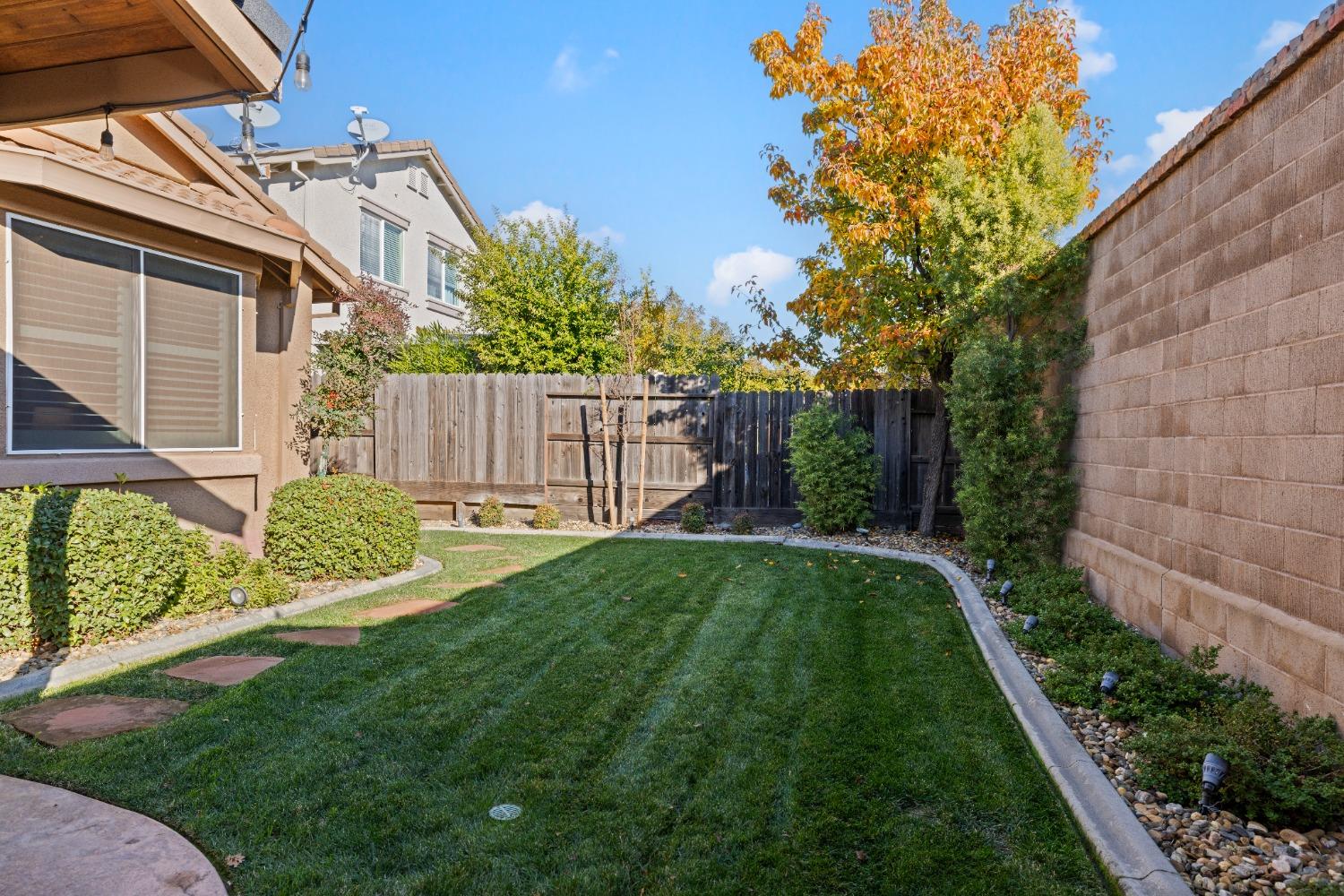 Detail Gallery Image 31 of 34 For 2004 Horseshoe Glen Cir, Folsom,  CA 95630 - 3 Beds | 2 Baths