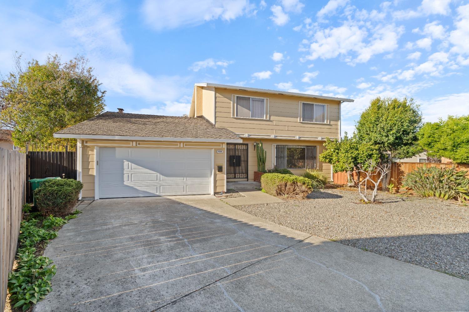 Detail Gallery Image 2 of 44 For 4918 Plaza Cir, Richmond,  CA 94804 - 4 Beds | 2/1 Baths